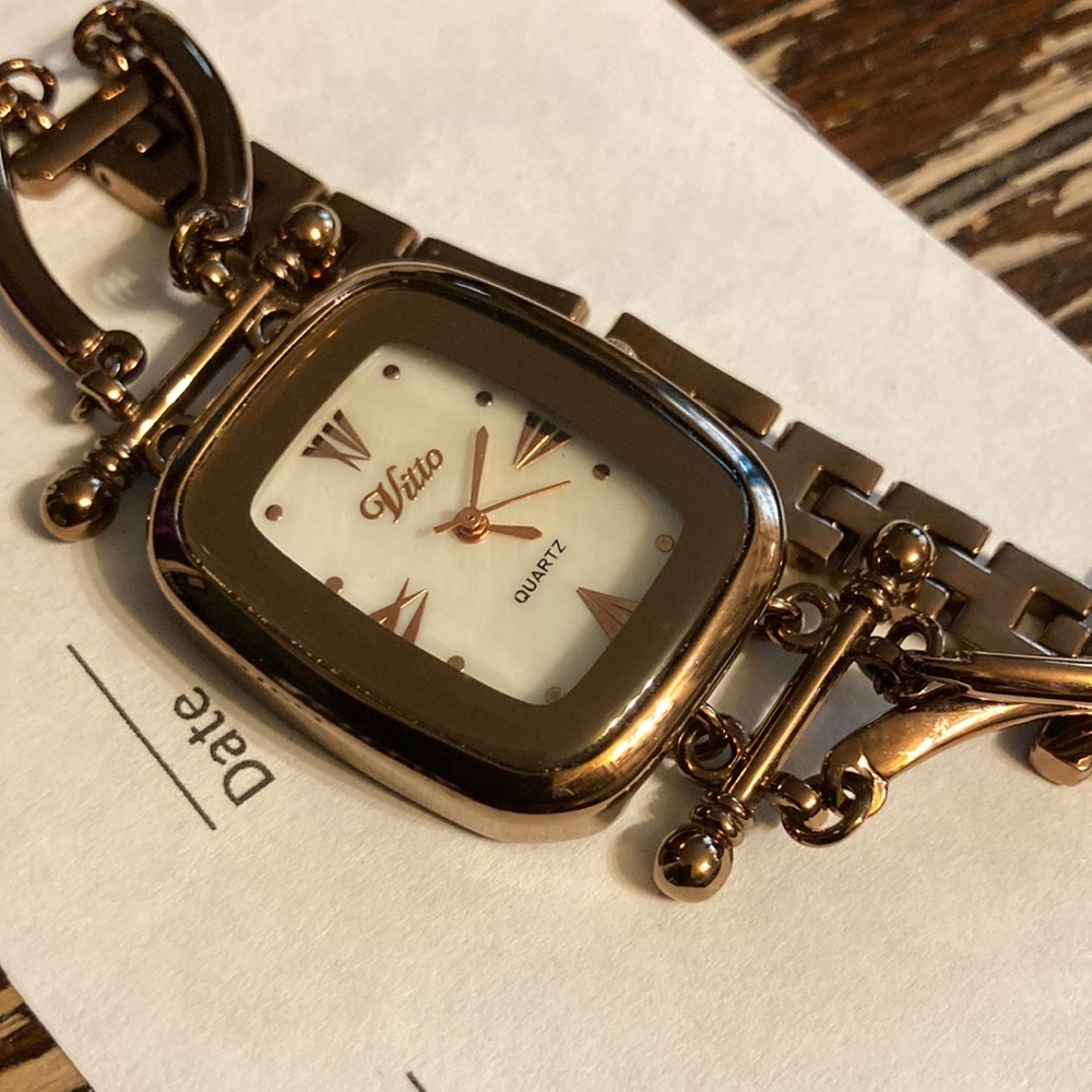 Vitto brassy / rose colored ladies watch works great